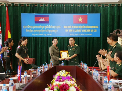HỌC VIỆN HẬU CẦN ĐÓN TIẾP VÀ LÀM VIỆC VỚI ĐOÀN QUỐC VỤ KHANH - BỘ QUỐC PHÒNG CAMPUCHIA