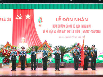 HỌC VIỆN HẬU CẦN ĐÓN NHẬN HUÂN CHƯƠNG BẢO VỆ TỔ QUỐC HẠNG NHẤT
