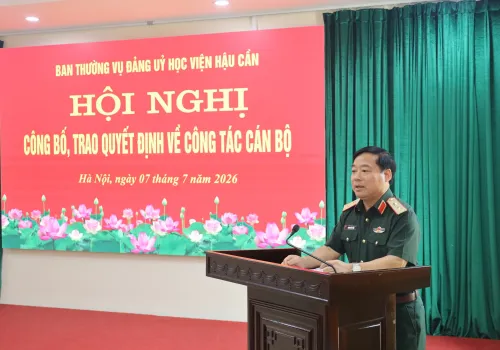 HỌC VIỆN HẬU CẦN CÔNG BỐ, TRAO QUYẾT ĐỊNH VỀ CÔNG TÁC CÁN BỘ