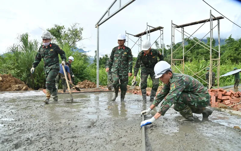 DỰNG XÂY NHỮNG MÁI ẤM NƠI TÂM LŨ MƯỜNG THAN - DẤU ẤN TRÁCH NHIỆM CỦA CÁN BỘ, GIẢNG VIÊN, HỌC VIÊN HỌC VIỆN HẬU CẦN