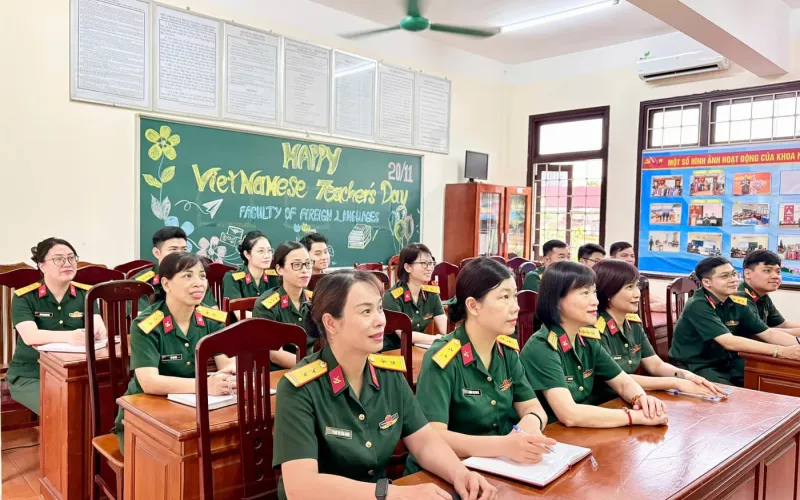 Hội Phụ nữ Khoa Ngoại ngữ tổ chức sinh hoạt chuyên đề nhân Ngày Gia đình Việt Nam