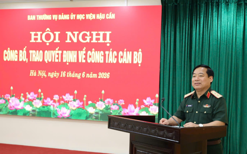 HỌC VIỆN HẬU CẦN CÔNG BỐ, TRAO QUYẾT ĐỊNH CÔNG TÁC CÁN BỘ