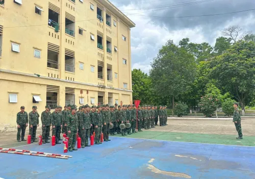 TIỂU ĐOÀN 1 VÀ TIỂU ĐOÀN 4 TỔ CHỨC LUYỆN TẬP PHƯƠNG ÁN PHÒNG CHỐNG CHÁY NỔ TRONG THỰC HIỆN TRỰC SẴN SÀNG CHIẾN ĐẤU HÈ NĂM 2026