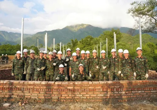VƯỢT NẮNG THẮNG MƯA, QUYẾT TÂM DỰNG XÂY MÁI ẤM CHO ĐỒNG BÀO VÙNG THIÊN TAI MƯỜNG THAN