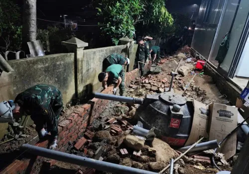QUYẾT TÂM SỚM NHẤT MANG ĐẾN MÁI ẤM MỚI CHO NHỮNG GIA ĐÌNH VÙNG LŨ MƯỜNG THAN