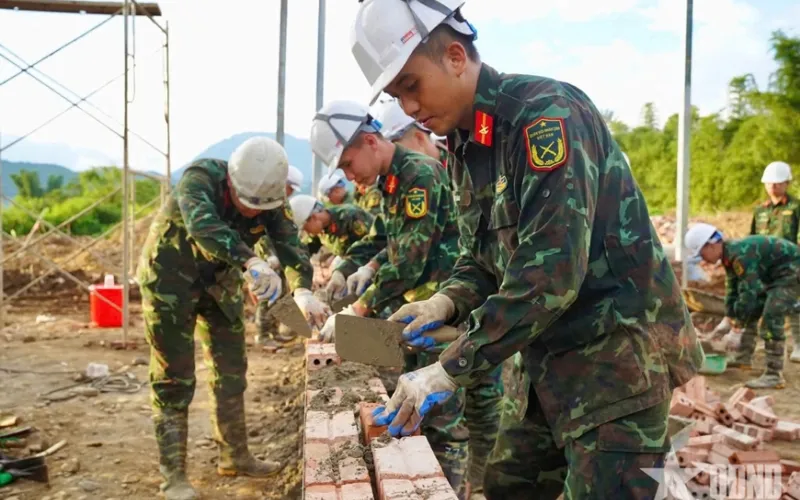 Học viện Hậu cần chung tay xây mái ấm ở Mường Than