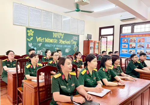 Hội Phụ nữ Khoa Ngoại ngữ tổ chức sinh hoạt chuyên đề nhân Ngày Gia đình Việt Nam