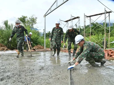 DỰNG XÂY NHỮNG MÁI ẤM NƠI TÂM LŨ MƯỜNG THAN - DẤU ẤN TRÁCH NHIỆM CỦA CÁN BỘ, GIẢNG VIÊN, HỌC VIÊN HỌC VIỆN HẬU CẦN