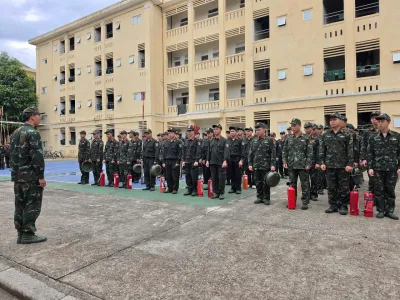 TIỂU ĐOÀN 4 TỔ CHỨC LUYỆN TẬP PCCN CHO LỰC LƯỢNG TRỰC HÈ ĐỢT 2