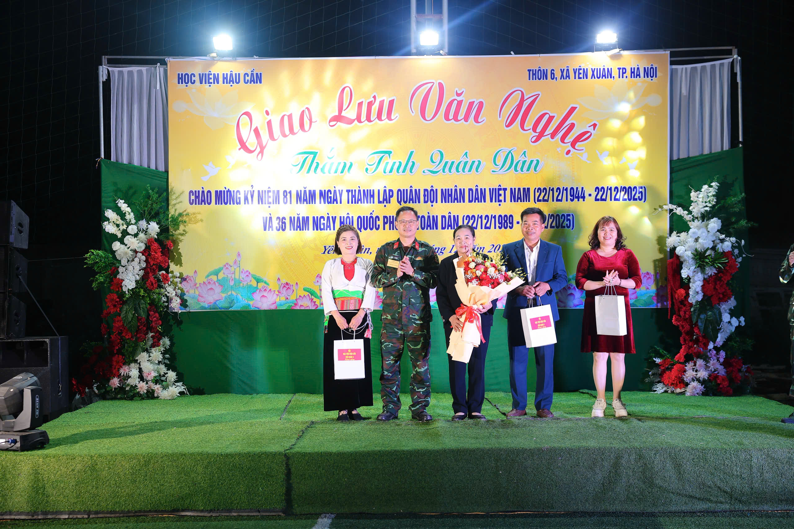 HỌC VIỆN HẬU CẦN GIAO LƯU VĂN NGHỆ “THẮM TÌNH QUÂN DÂN”