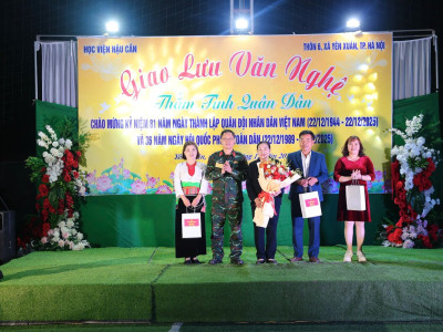 HỌC VIỆN HẬU CẦN GIAO LƯU VĂN NGHỆ “THẮM TÌNH QUÂN DÂN”