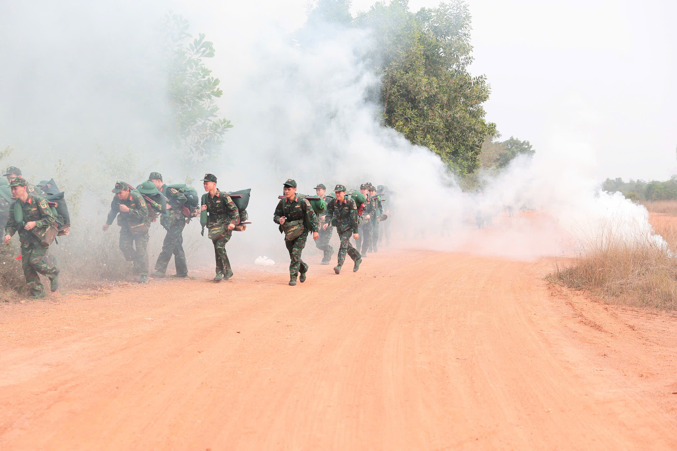HỌC VIỆN HẬU CẦN BƯỚC VÀO GIAI ĐOẠN 2 DIỄN TẬP H-25D: HÀNH, TRÚ QUÂN CHIẾN ĐẤU, GẮN VỚI CÔNG TÁC DÂN VẬN