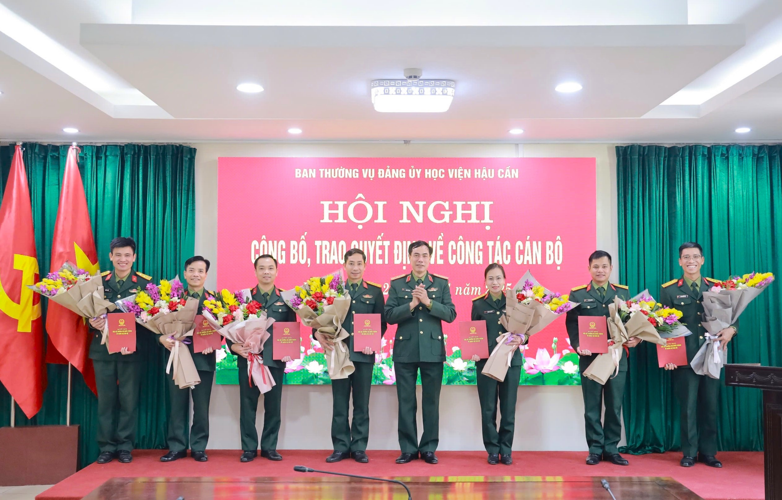 HỌC VIỆN HẬU CẦN TỔ CHỨC HỘI NGHỊ CÔNG BỐ, TRAO QUYẾT ĐỊNH THĂNG QUÂN HÀM SĨ QUAN