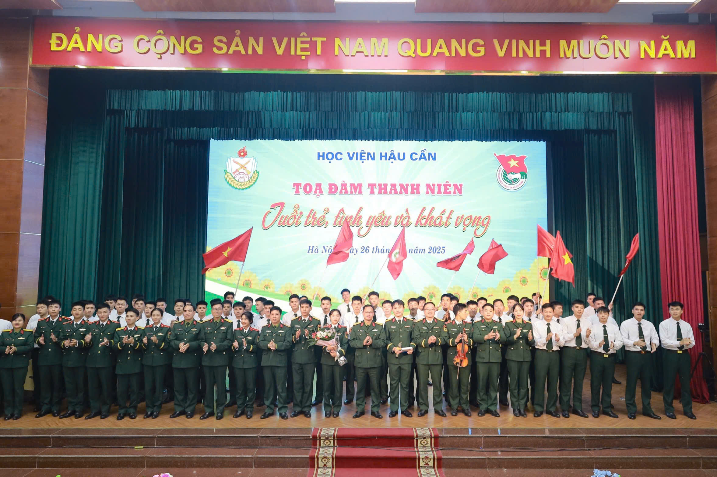 TỌA ĐÀM THANH NIÊN “TUỔI TRẺ, TÌNH YÊU VÀ KHÁT VỌNG”
