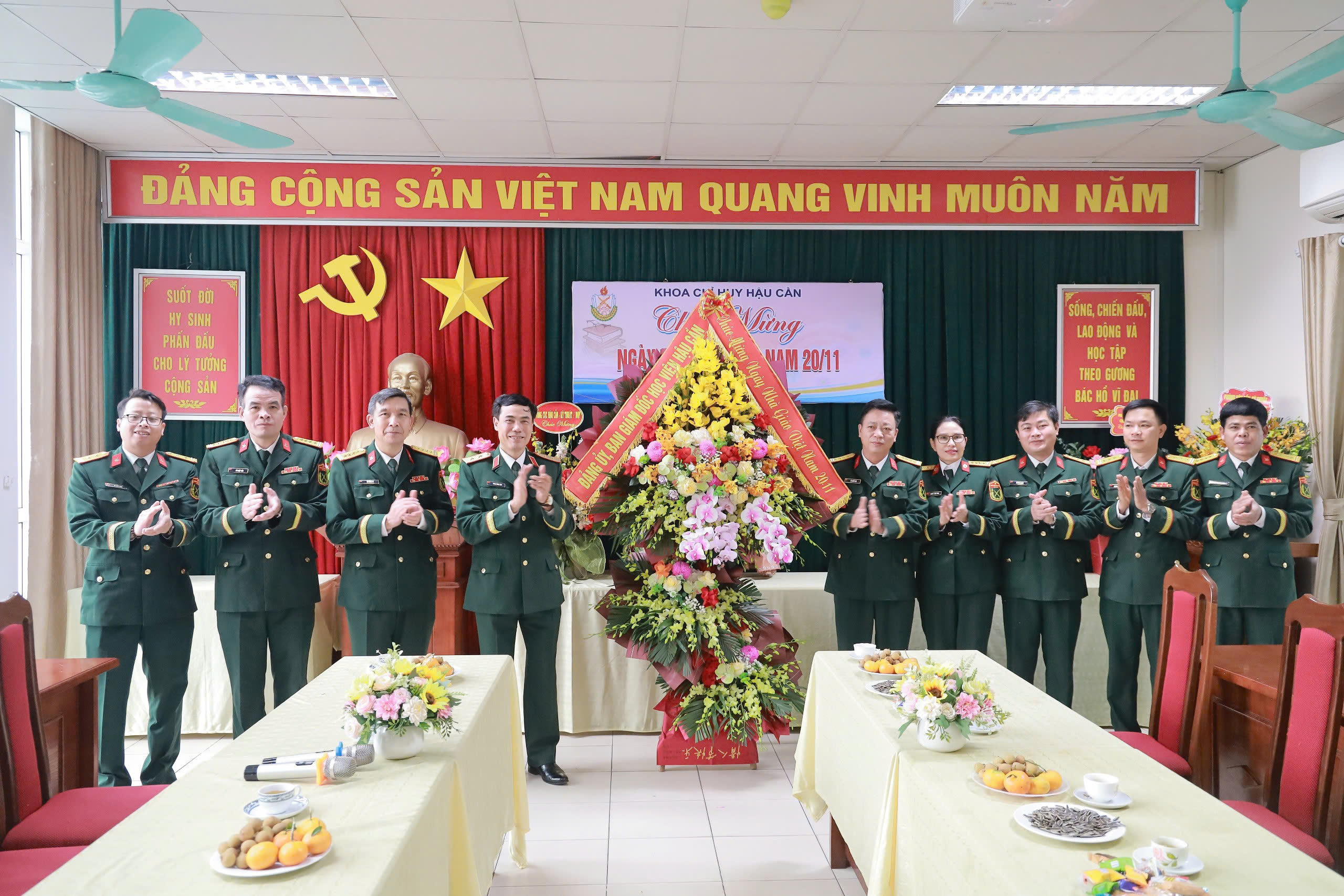 NGÀY HỘI TRI ÂN NHỮNG NGƯỜI LÁI ĐÒ TRÊN DÒNG SÔNG TRI THỨC Ở HỌC VIỆN HẬU CẦN