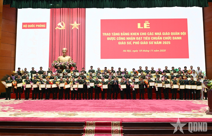 HỌC VIỆN HẬU CẦN KHẲNG ĐỊNH TẦM CAO TRI THỨC TRONG QUÂN ĐỘI QUA 05 TÂN PHÓ GIÁO SƯ