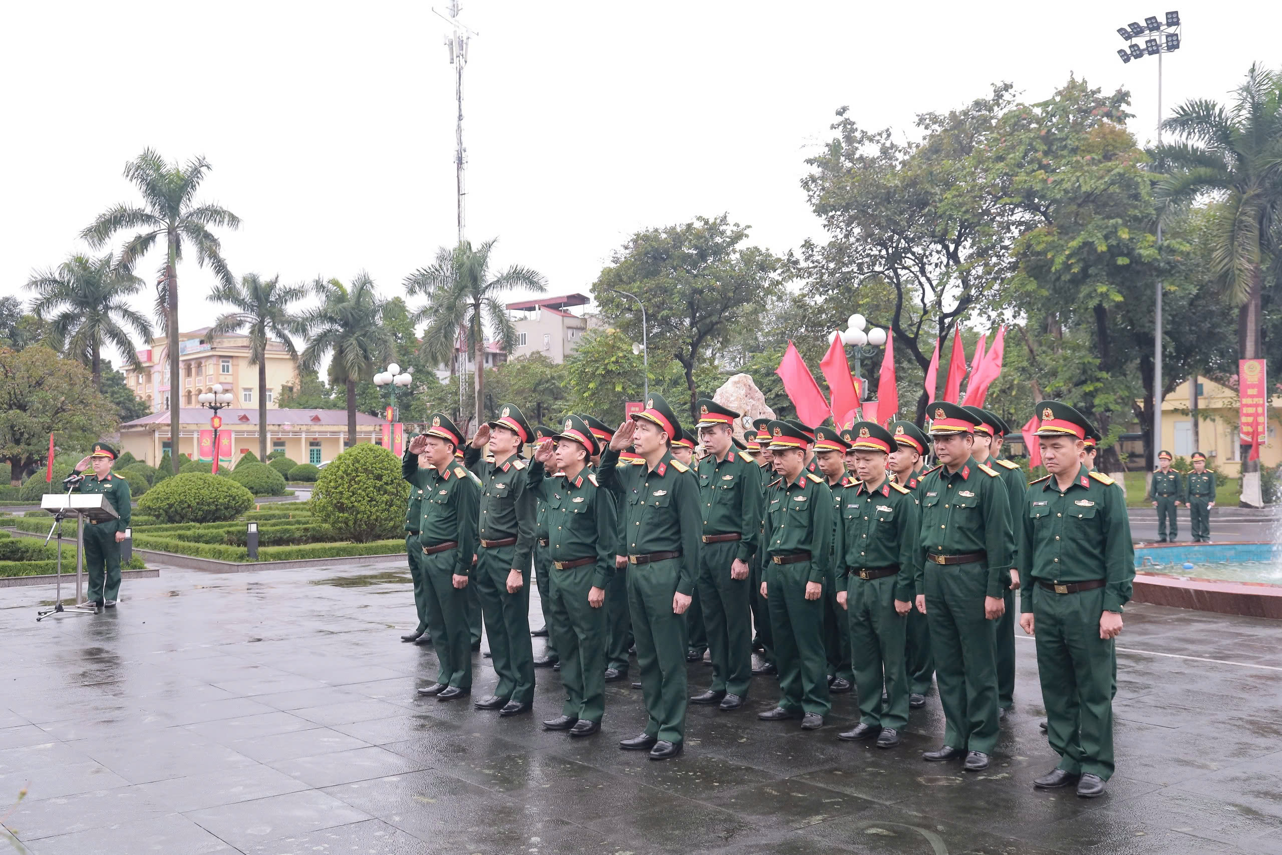 HỌC VIỆN HẬU CẦN DÂNG HƯƠNG TƯỞNG NIỆM CHỦ TỊCH HỒ CHÍ MINH NHÂN KỶ NIỆM 43 NĂM NGÀY NHÀ GIÁO VIỆT NAM 20-11