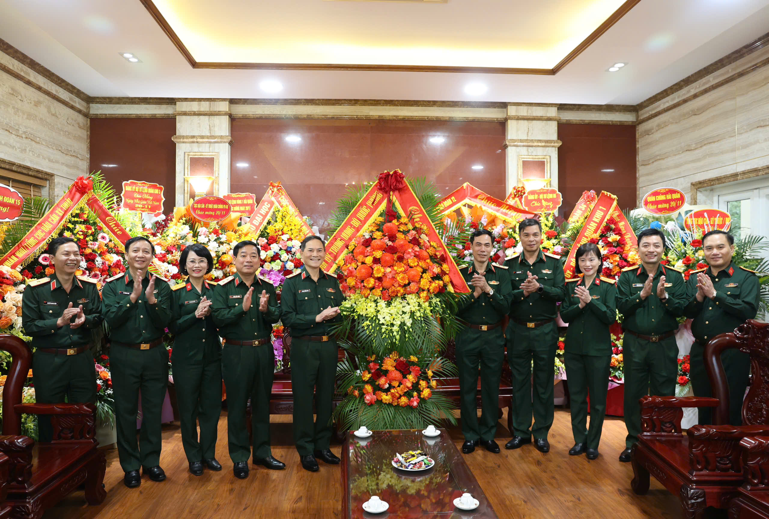 THƯỢNG TƯỚNG PHẠM TRƯỜNG SƠN THĂM, CHÚC MỪNG ĐỘI NGŨ NHÀ GIÁO HỌC VIỆN HẬU CẦN