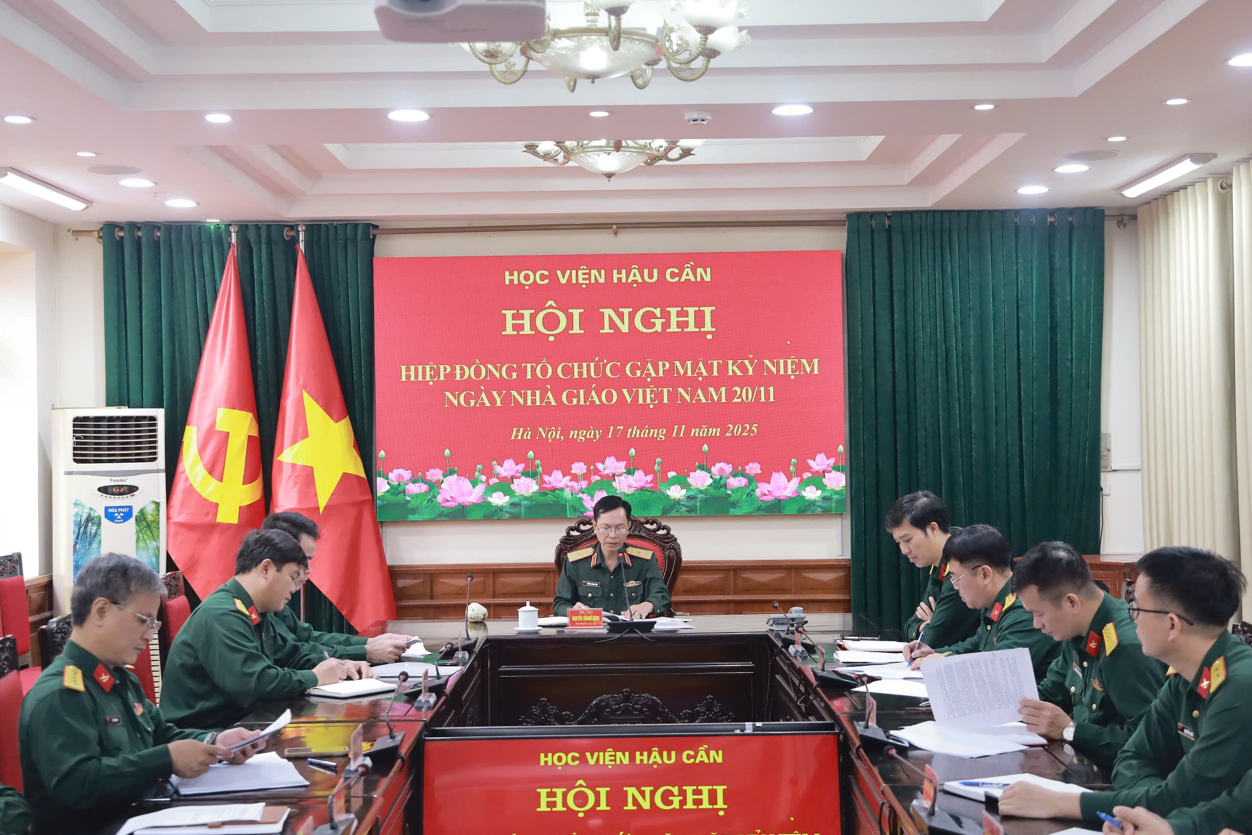 HỌC VIỆN HẬU CẦN TỔ CHỨC HỘI NGHỊ HIỆP ĐỒNG CHUẨN BỊ GẶP MẶT KỶ NIỆM 43 NĂM NGÀY NHÀ GIÁO VIỆT NAM 20/11