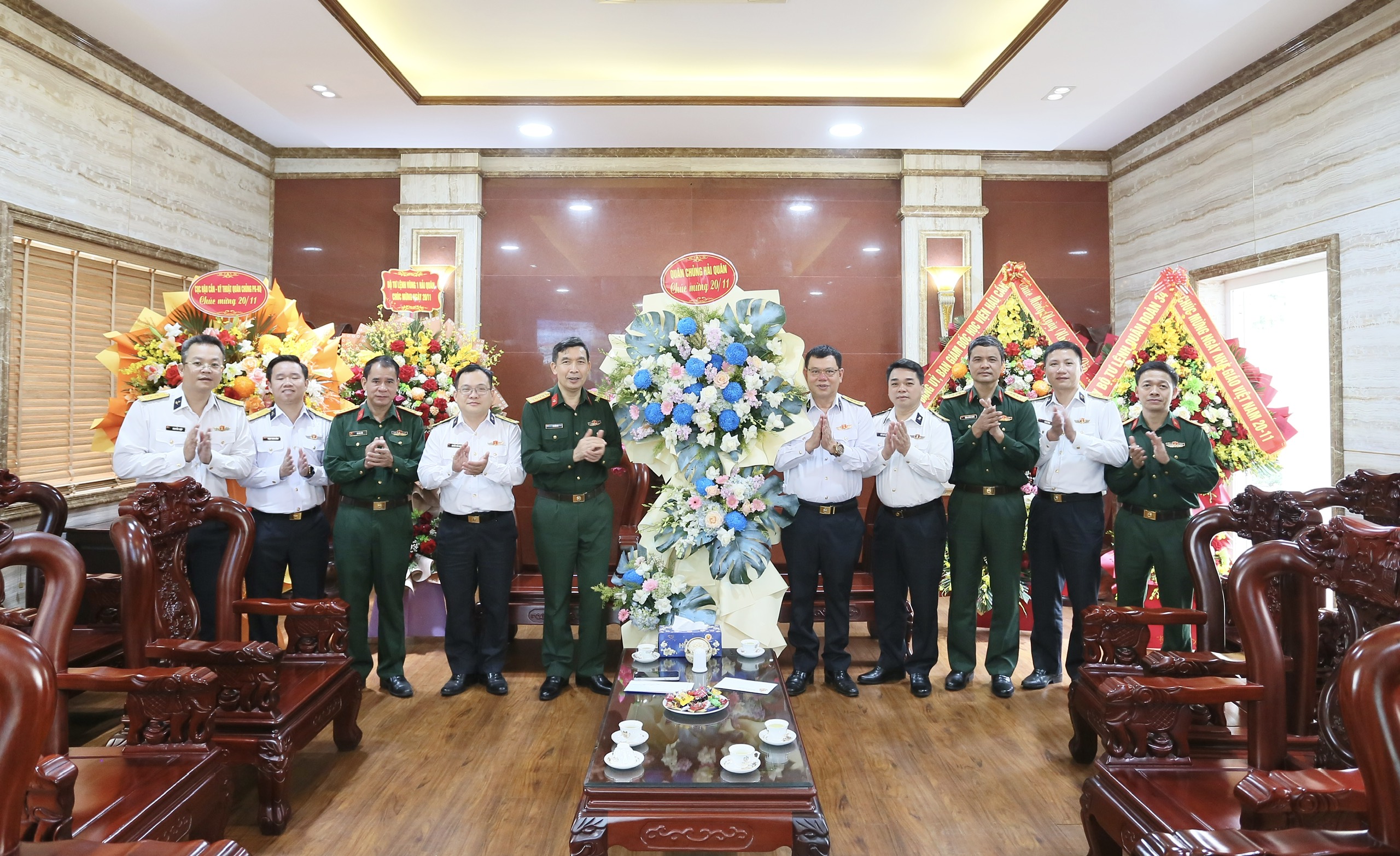 HỌC VIỆN HẬU CẦN ĐÓN NHẬN TÌNH CẢM TRI ÂN NGÀY NHÀ GIÁO VIỆT NAM 20-11