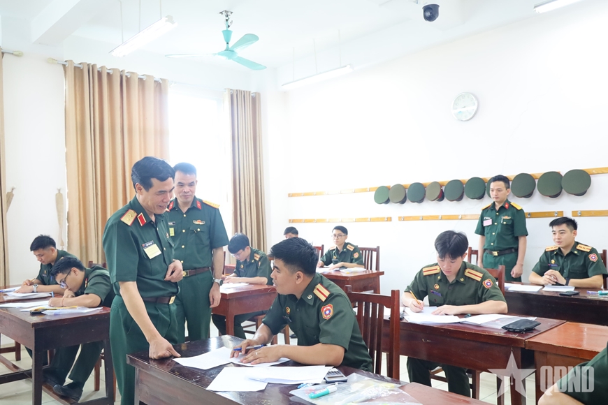 NHỮNG NGƯỜI LÁI ĐÒ TRÊN DÒNG SÔNG TRI THỨC