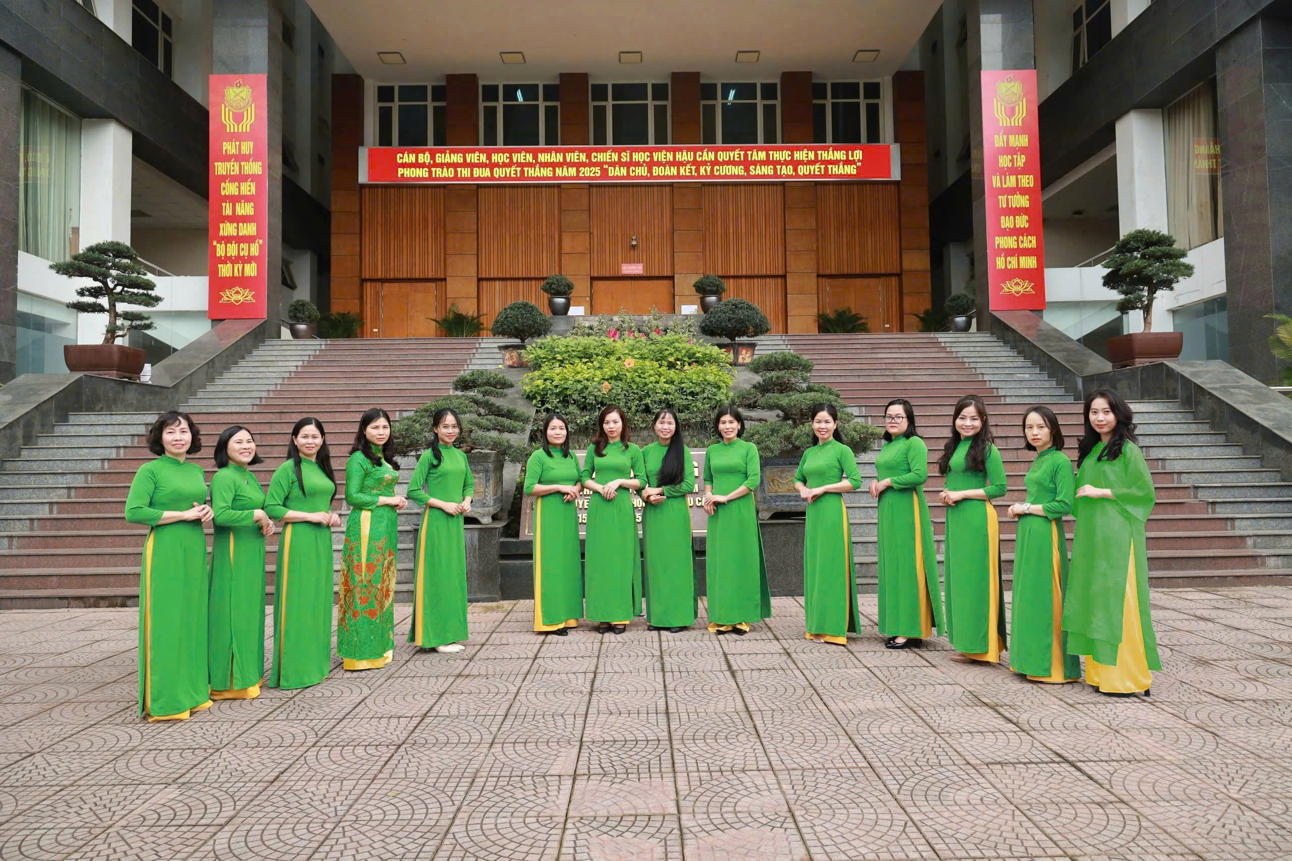 PHỤ NỮ HỌC VIỆN HẬU CẦN ĐOÀN KẾT - TRÍ TUỆ - KỶ CƯƠNG - DÂN CHỦ - ĐỔI MỚI - PHÁT TRIỂN