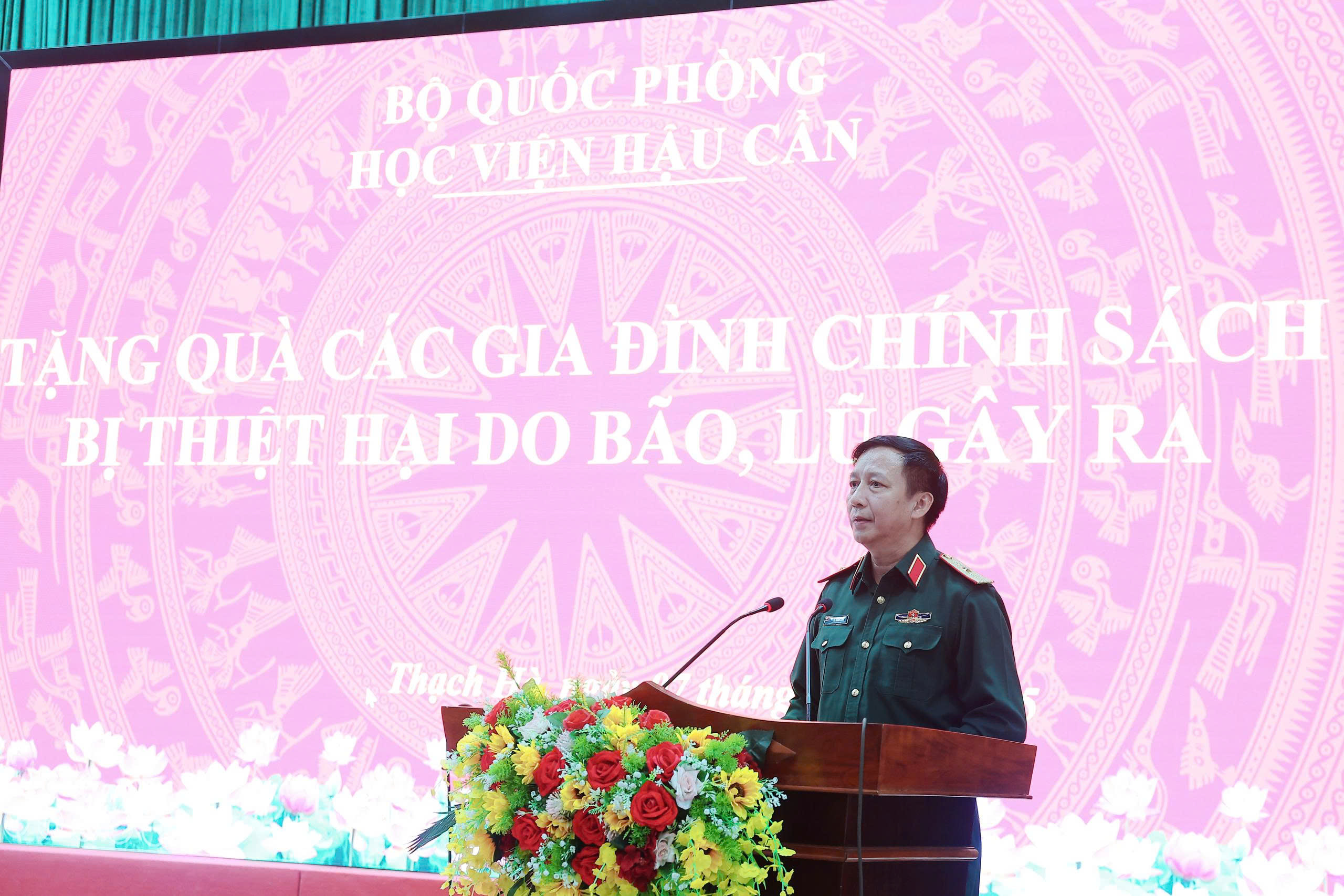 HỌC VIỆN HẬU CẦN CHUNG TAY HỖ TRỢ NHÂN DÂN  HÀ TĨNH KHẮC PHỤC HẬU QUẢ BÃO LŨ