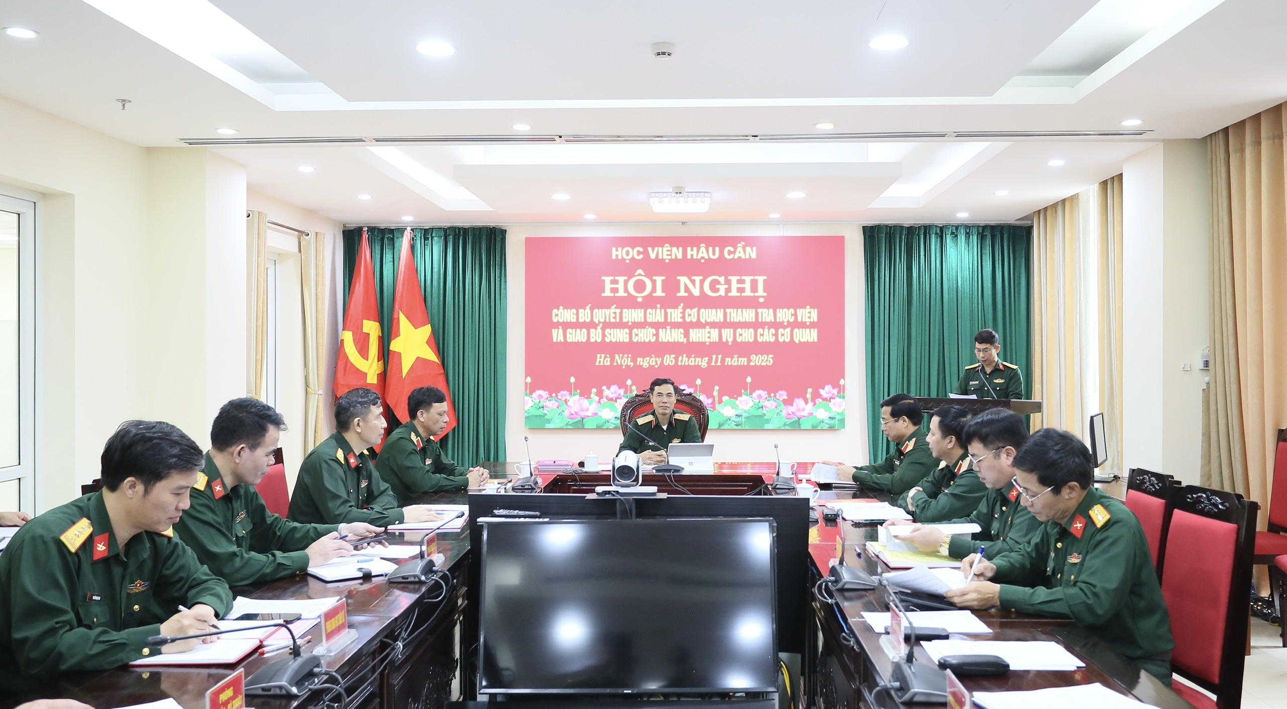 TINH GỌN TỔ CHỨC, KIỆN TOÀN BỘ MÁY, NÂNG CAO CHẤT LƯỢNG, HIỆU QUẢ HOẠT ĐỘNG CỦA CÁC CƠ QUAN, ĐƠN VỊ