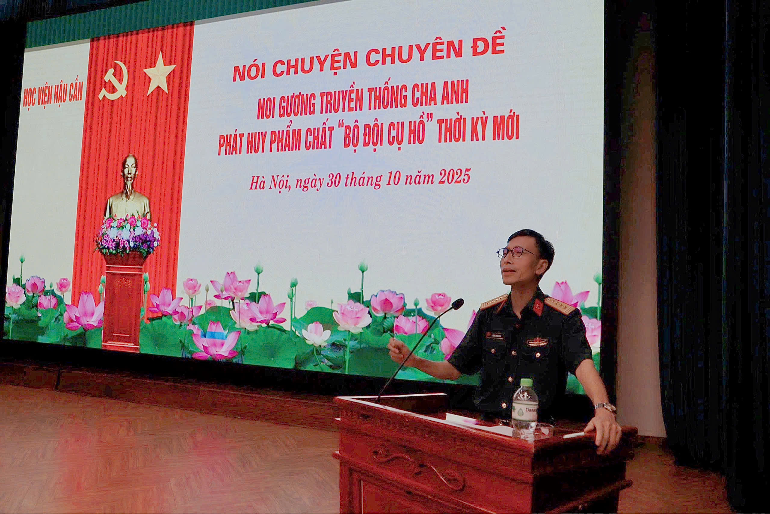 NOI GƯƠNG TRUYỀN THỐNG CHA ANH, PHÁT HUY PHẨM CHẤT “BỘ ĐỘI CỤ HỒ” THỜI KỲ MỚI