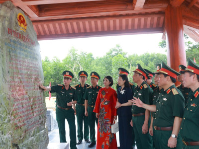 NGƯỜI “THUYỀN TRƯỞNG” TRUYỀN CẢM HỨNG TỪ TÂM HUYẾT, TRÍ TUỆ VÀ TINH THẦN MIỆT MÀI CÔNG HIẾN