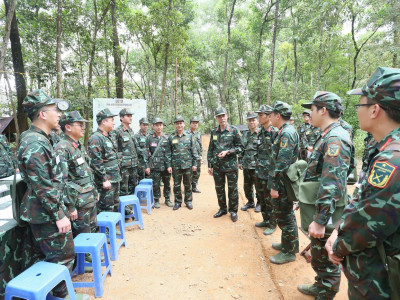 HƠI ẤM CHỈ HUY NƠI THAO TRƯỜNG DIỄN TẬP