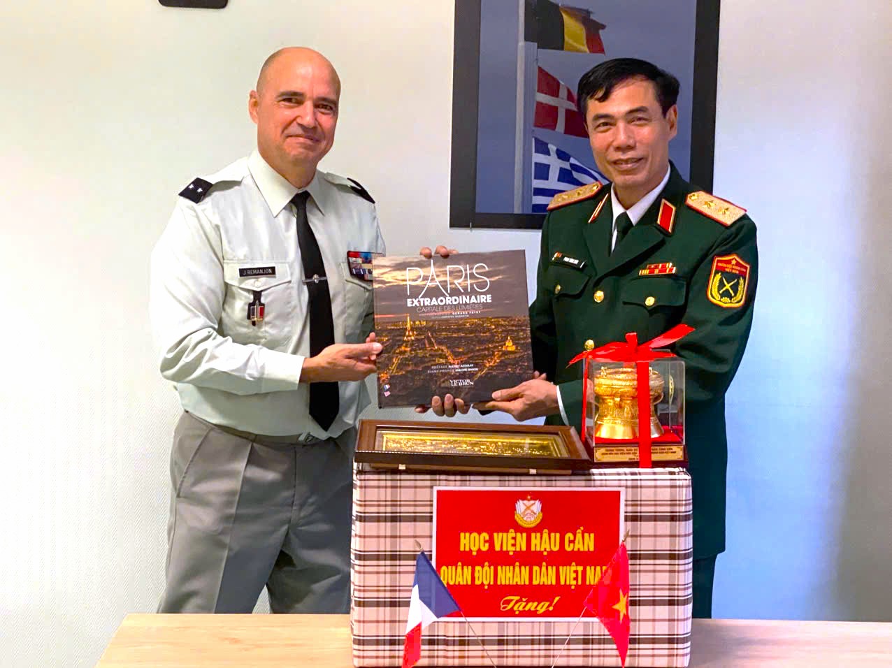 HỌC VIỆN HẬU CẦN GIAO LƯU, TRAO ĐỔI KINH NGHIỆM  BẢO ĐẢM HẬU CẦN TRONG CÁC CHIẾN DỊCH QUÂN SỰ  QUỐC TẾ VỚI QUÂN ĐỘI PHÁP