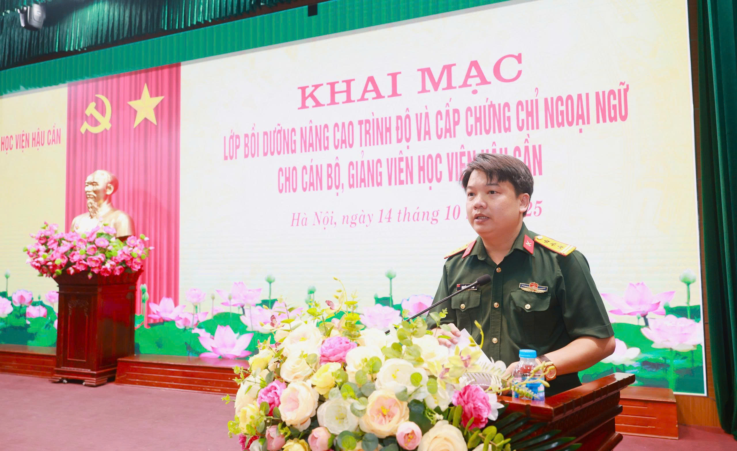 HỌC VIỆN HẬU CẦN KHAI MẠC LỚP BỒI DƯỠNG NÂNG CAO TRÌNH ĐỘ VÀ CẤP CHỨNG CHỈ NGOẠI NGỮ CHO CÁN BỘ, GIẢNG VIÊN