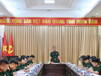 XÂY DỰNG ĐỘI NGŨ CÁN BỘ DOANH TRẠI “VỪA HỒNG, VỪA CHUYÊN”