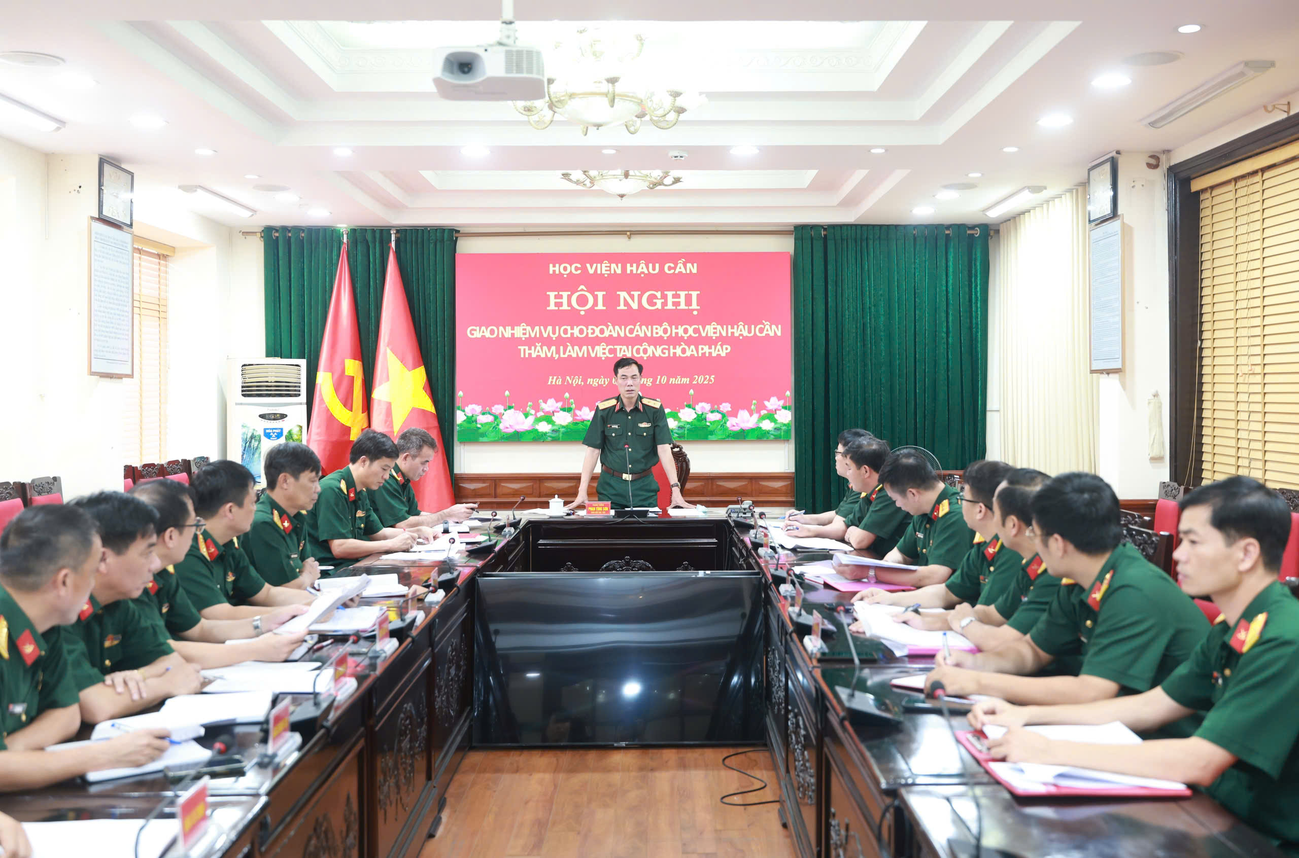 ĐOÀN CÁN BỘ HỌC VIỆN HẬU CẦN CHỦ ĐỘNG LÀM TỐT CÔNG TÁC CHUẨN BỊ CHO CHUYẾN THĂM, LÀM VIỆC TẠI  CỘNG HOÀ PHÁP