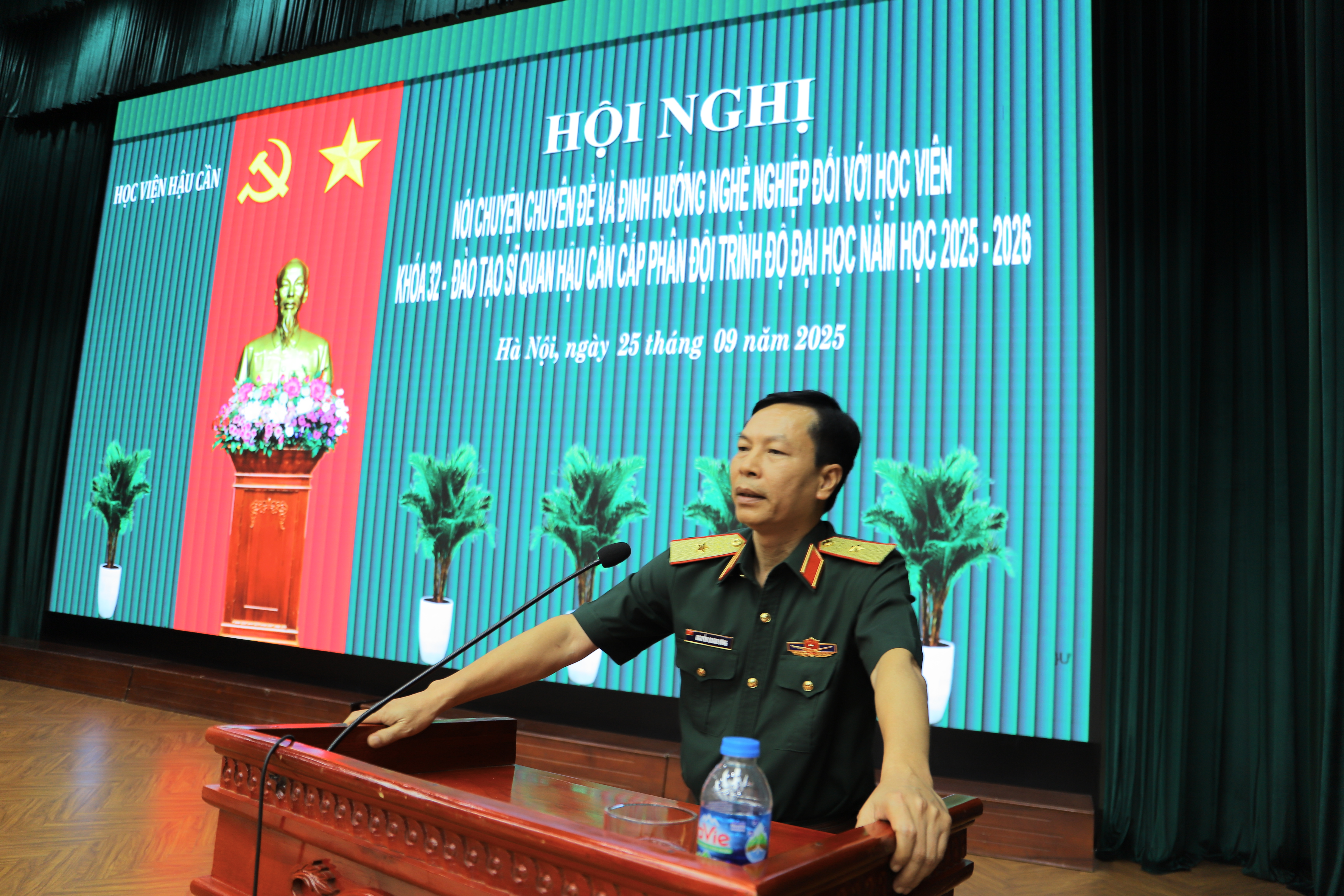 HỌC VIỆN HẬU CẦN TỔ CHỨC HỘI NGHỊ NÓI CHUYỆN CHUYÊN NGÀNH, ĐỊNH HƯỚNG NGHỀ NGHIỆP VÀ GIÁO DỤC TRUYỀN THỐNG CHO HỌC VIÊN KHOÁ 32 ĐÀO TẠO SĨ QUAN HẬU CẦN CẤP PHÂN ĐỘI TRÌNH ĐỘ ĐẠI HỌC NĂM 2025