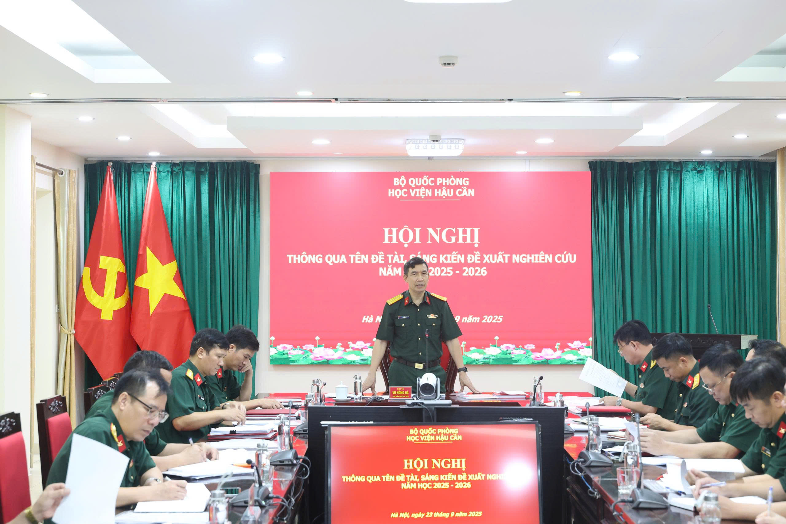 HỘI NGHỊ THÔNG QUA TÊN ĐỀ TÀI, SÁNG KIẾN  ĐỀ XUẤT NGHIÊN CỨU NĂM HỌC 2025 - 2026