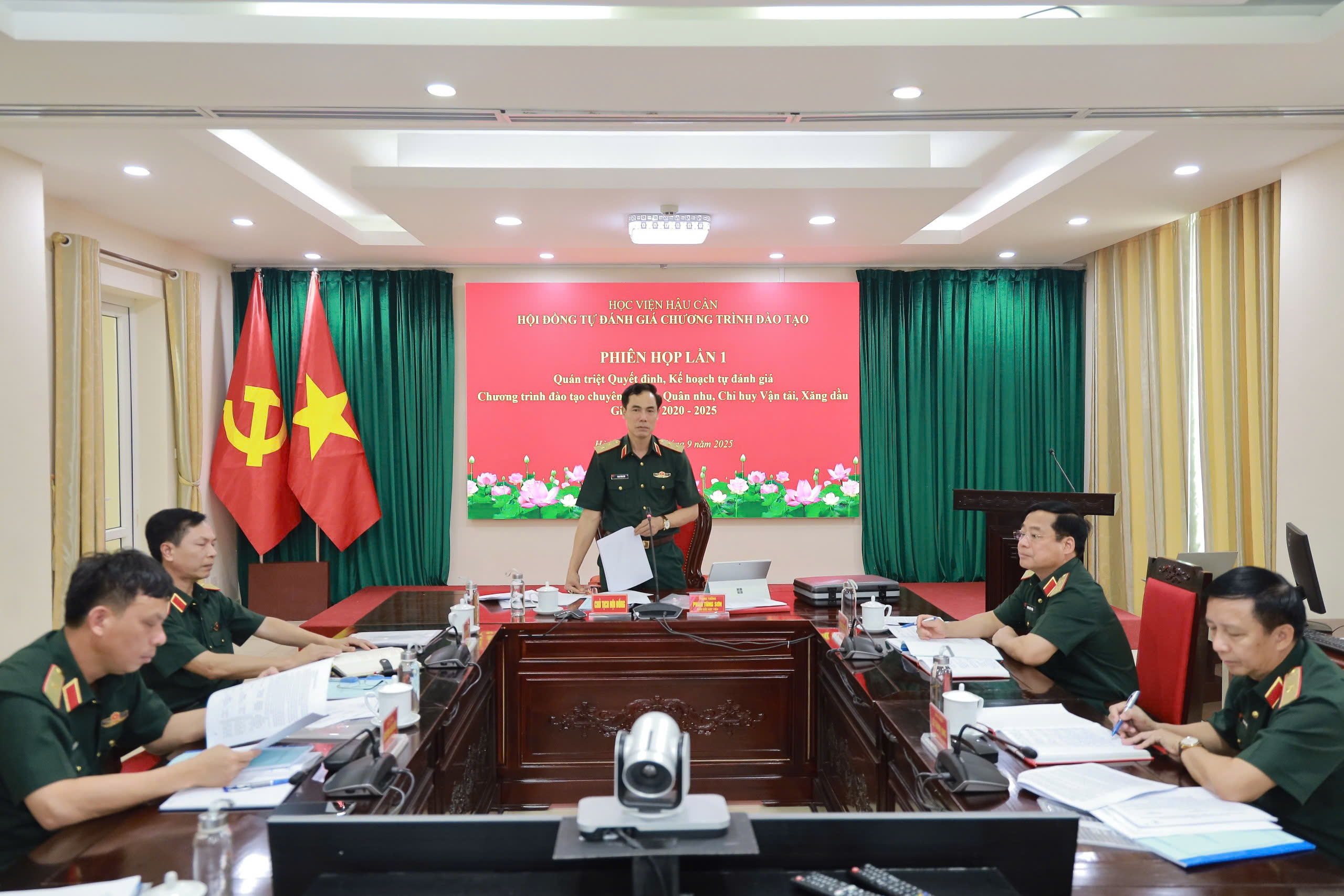 HỌP PHIÊN THỨ NHẤT HỘI ĐỒNG TỰ ĐÁNH GIÁ CHƯƠNG TRÌNH ĐÀO TẠO