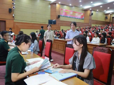 TÂN SINH VIÊN RẠNG RỠ TRONG NGÀY NHẬP HỌC, VIẾT TIẾP HÀNH TRÌNH TUỔI TRẺ VÀ ƯỚC VỌNG TƯƠNG LAI TẠI GIẢNG ĐƯỜNG HỌC VIỆN HẬU CẦN