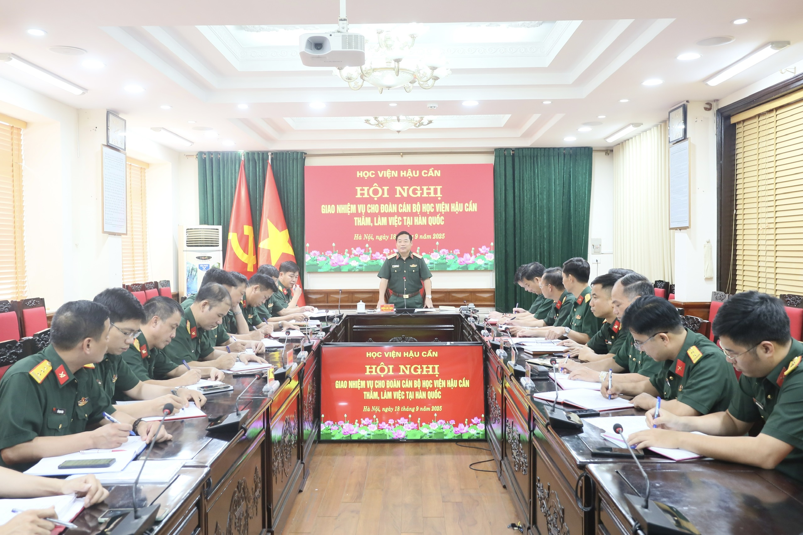 HỘI NGHỊ GIAO NHIỆM VỤ CHO ĐOÀN CÁN BỘ HỌC VIỆN HẬU CẦN THĂM, LÀM VIỆC TẠI  HÀN QUỐC