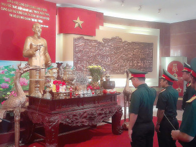HỌC VIỆN HẬU CẦN TỔ CHỨC CHO HỌC VIÊN  THAM QUAN BẢO TÀNG HẬU CẦN - KỸ THUẬT