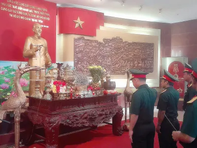 HỌC VIỆN HẬU CẦN TỔ CHỨC CHO HỌC VIÊN  THAM QUAN BẢO TÀNG HẬU CẦN - KỸ THUẬT