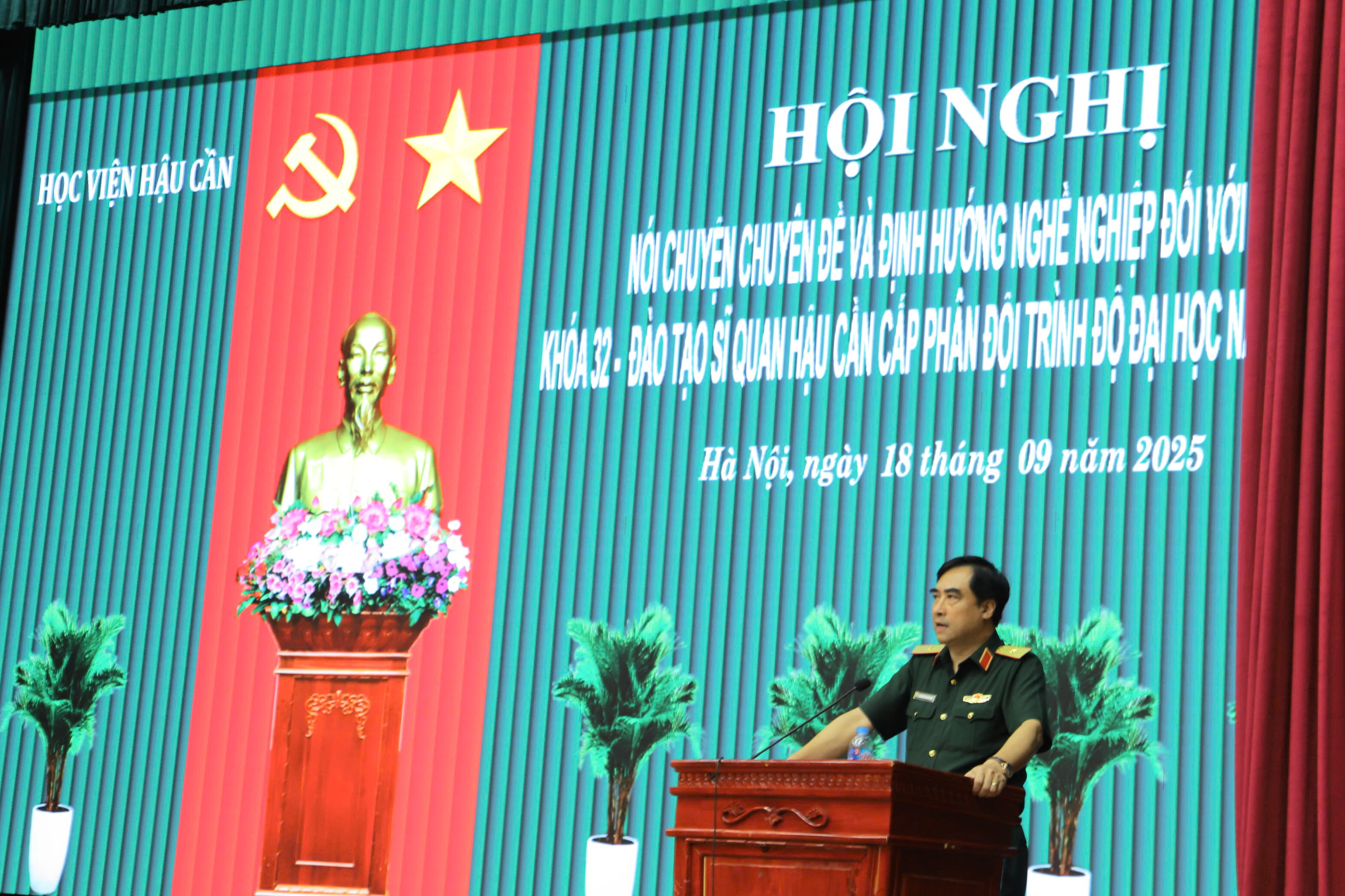 HỌC VIỆN HẬU CẦN TỔ CHỨC HỘI NGHỊ NÓI CHUYỆN CHUYÊN NGÀNH, ĐỊNH HƯỚNG NGHỀ NGHIỆP VÀ GIÁO DỤC TRUYỀN THỐNG CHO HỌC VIÊN KHOÁ 32 ĐÀO TẠO SĨ QUAN HẬU CẦN CẤP PHÂN ĐỘI TRÌNH ĐỘ ĐẠI HỌC NĂM 2025