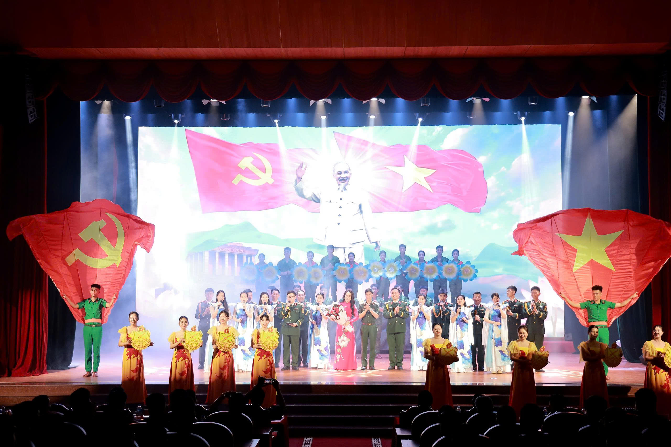 HỌC VIỆN HẬU CẦN TỔ CHỨC CHƯƠNG TRÌNH NGHỆ THUẬT “VIẾT TIẾP NHỮNG TRANG SỬ VÀNG”