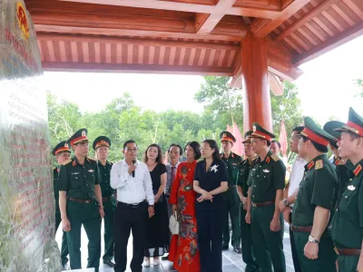 ĐỔI MỚI, SÁNG TẠO, BỨT PHÁ XÂY DỰNG NHÀ TRƯỜNG THÔNG MINH, HIỆN ĐẠI