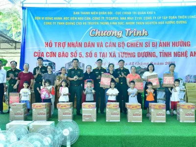 HỌC VIỆN HẬU CẦN TRAO NHIỀU PHẦN QUÀ Ý NGHĨA TẶNG NHÂN DÂN, CÁN BỘ, CHIẾN SĨ VÀ HỌC SINH TẠI NGHỆ AN