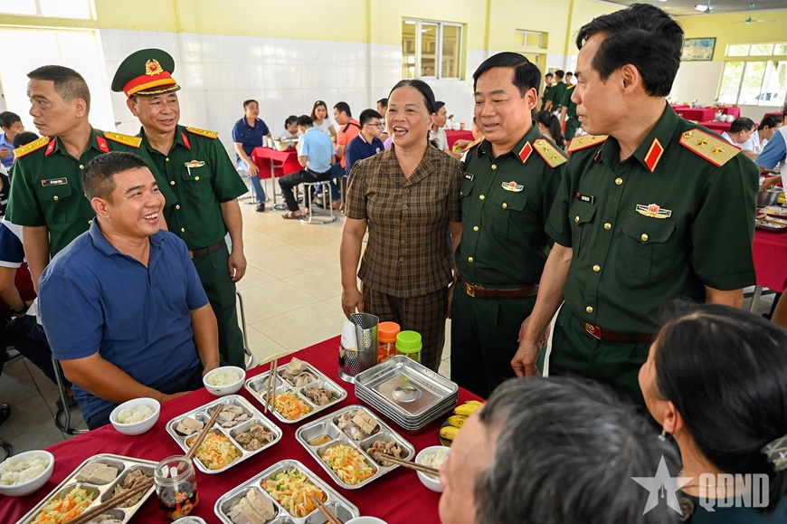 ẤM ÁP NGAY TỪ NHỮNG NGÀY ĐẦU NHẬP HỌC