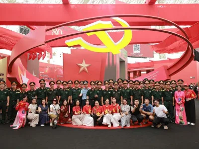 HỌC VIỆN HẬU CẦN TỔ CHỨC CHO CÁN BỘ,  HỌC VIÊN THAM QUAN TRIỂN LÃM THÀNH TỰU ĐẤT NƯỚC