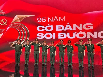 TRUYỀN CẢM HỨNG, TIẾP THÊM ĐỘNG LỰC PHẤN ĐẤU  QUA THAM QUAN TRIỂN LÃM THÀNH TỰU ĐẤT NƯỚC