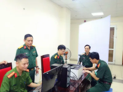 HỌC VIỆN HẬU CẦN TỔ CHỨC ĐỔI THẺ ĐẢNG VIÊN  TRONG ĐẢNG BỘ